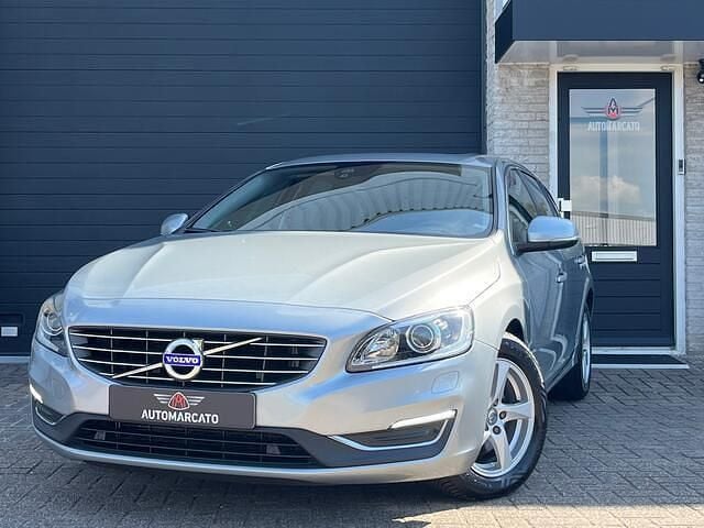 Grijs Gebruikt 2015 Volvo V60 Business Edition Stationwagen | € 5.995 (Eerlijke prijs) - Afbeelding 1/4