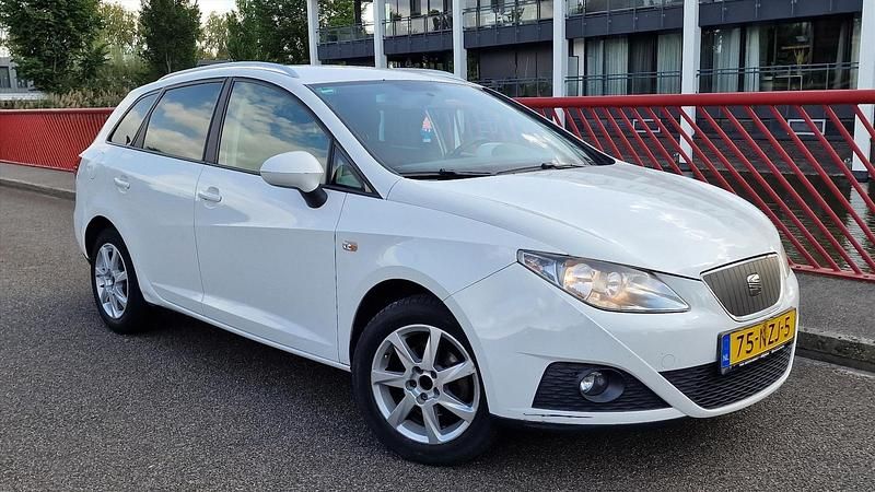 Wit Gebruikt 2010 Seat Ibiza ST Ecomotive Stationwagen | € 1.500 (Eerlijke prijs) - Afbeelding 1/4