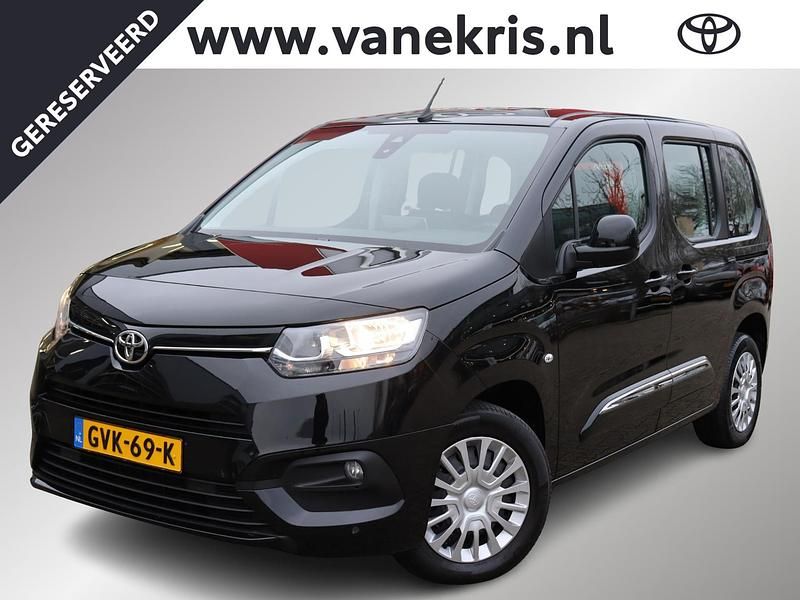 Zwart Gebruikt 2020 Toyota Proace Verso City Stationwagen | € 27.998 (Iets duurder) - Afbeelding 1/4
