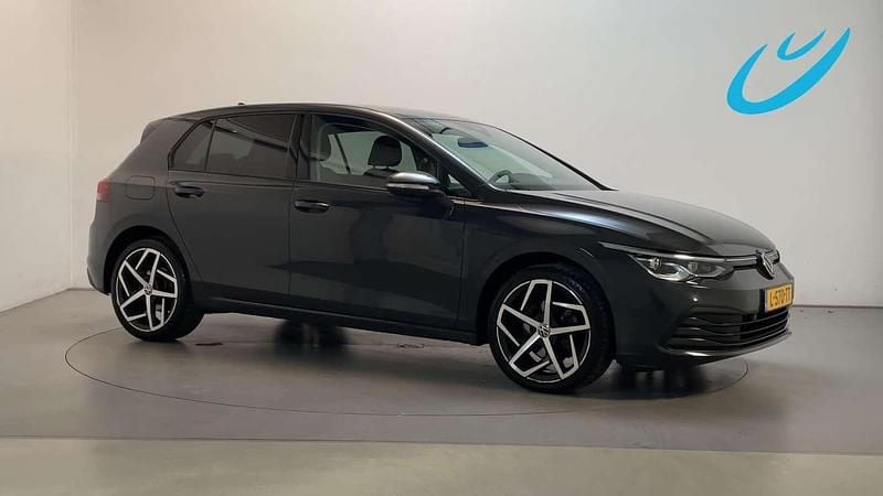 Grijs Gebruikt 2020 VW Golf VIII Highline Hatchback | € 22.900 (Goede deal) - Afbeelding 1/3