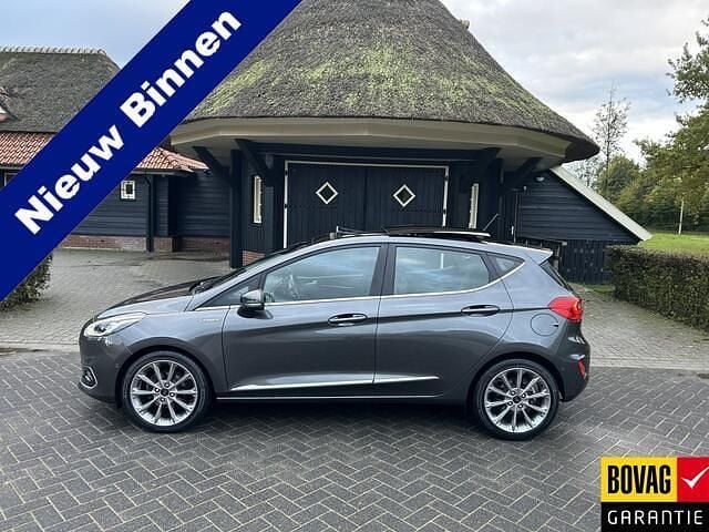 Grijs Gebruikt 2018 Ford Fiesta Vignale Hatchback | € 13.950 (Iets duurder) - Afbeelding 1/4