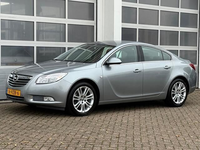 Grijs Gebruikt 2011 Opel Insignia Edition Sedan | € 7.945 (Eerlijke prijs) - Afbeelding 1/4