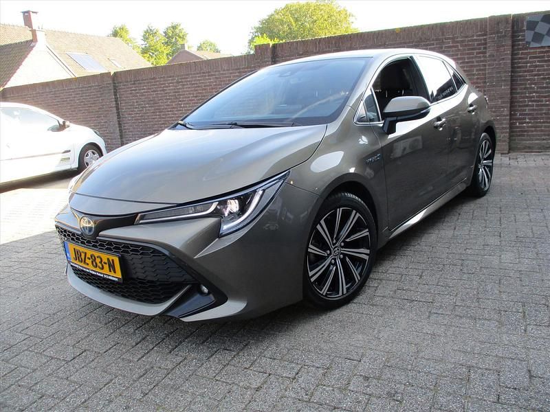 Bruin Gebruikt 2021 Toyota Corolla Business Edition Hatchback | € 20.950 (Eerlijke prijs) - Afbeelding 1/4