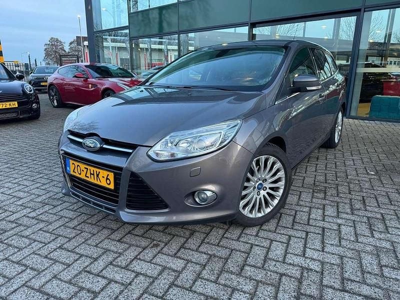Bruin Occasion 2012 Ford Focus Titanium Stationwagen | € 2.995 (Super prijs) - Afbeelding 1/4