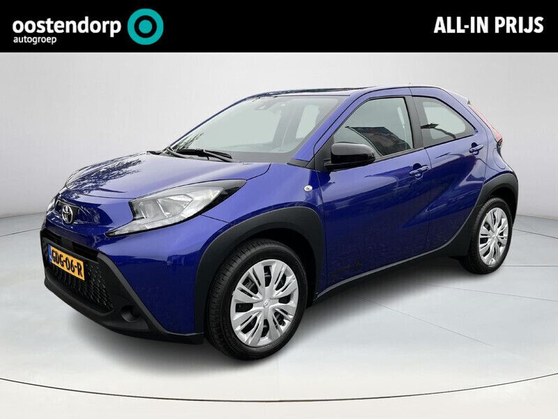 Blauw Gebruikt 2024 Toyota Aygo Play Hatchback | € 17.750 (Eerlijke prijs) - Afbeelding 1/4