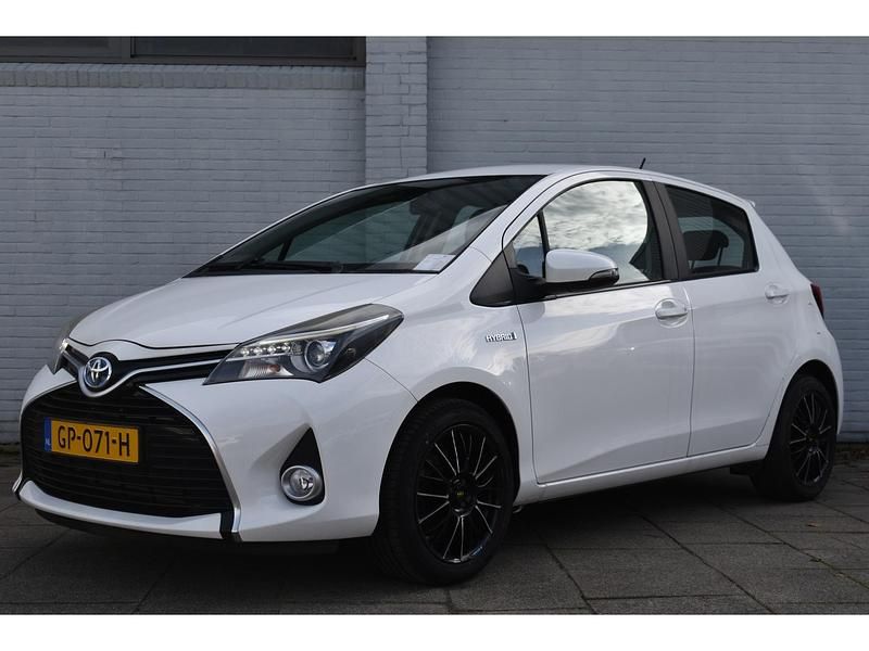 Wit Gebruikt 2015 Toyota Yaris Hatchback | € 14.499 (Duur) - Afbeelding 1/4