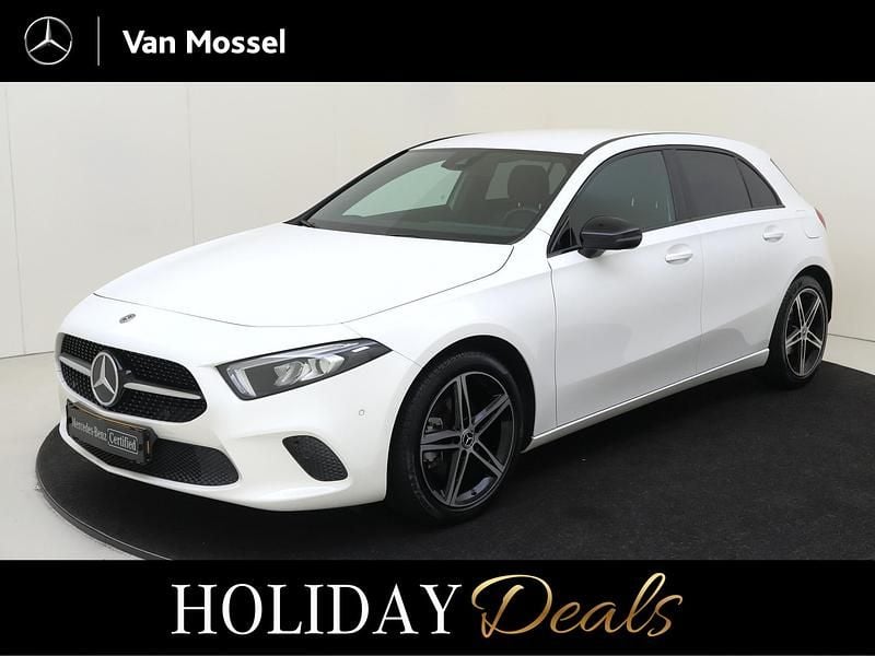 Wit Gebruikt 2019 Mercedes A180 Luxury Hatchback | € 23.495 (Goede deal) - Afbeelding 1/4