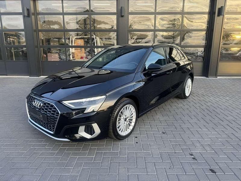 Zwart Gebruikt 2022 Audi A3 Sportback e-tron Sedan | € 25.950 (Super prijs) - Afbeelding 1/4