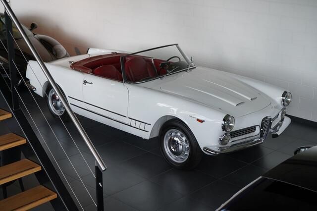 Wit Gebruikt 1960 Alfa Romeo 2000 | € 139.000 - Afbeelding 1/4