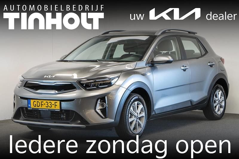 Grijs Gebruikt 2024 Kia Stonic SUV | € 23.450 (Eerlijke prijs) - Afbeelding 1/4
