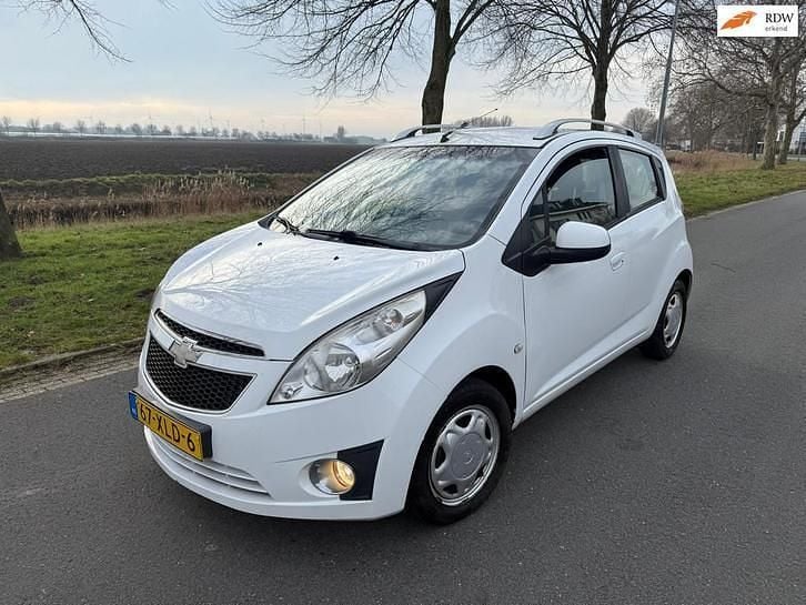 Wit Occasion 2012 Chevrolet Spark LS Hatchback | € 1.999 (Eerlijke prijs) - Afbeelding 1/4