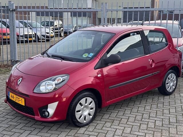 Rood Occasion 2009 Renault Twingo Dynamique Hatchback | € 2.890 (Eerlijke prijs) - Afbeelding 1/4
