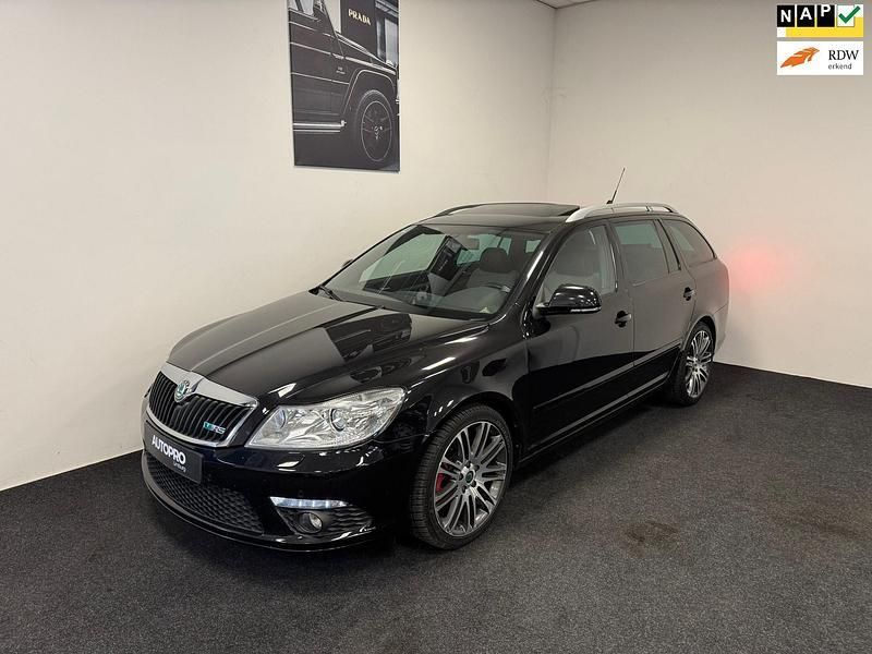 Zwart Gebruikt 2011 Skoda Octavia RS Stationwagen | € 6.490 (Eerlijke prijs) - Afbeelding 1/4