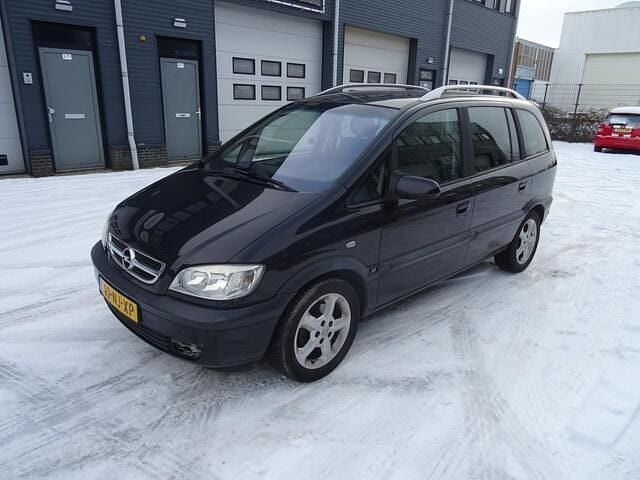 Zwart Gebruikt 2003 Opel Zafira Elegance MPV | € 1.695 (Goede deal) - Afbeelding 1/4