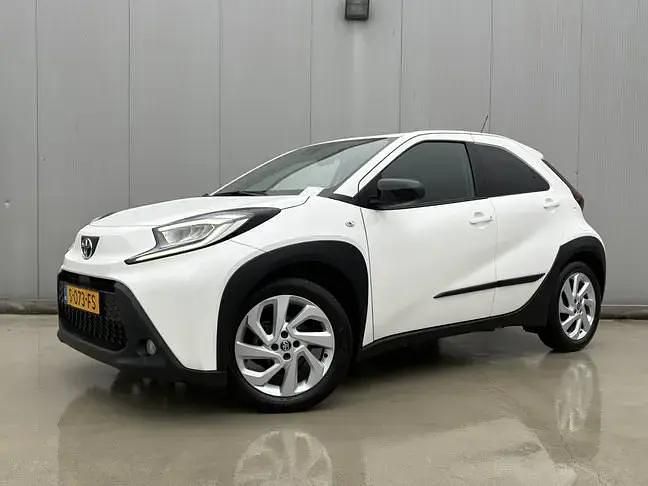 Wit Occasion 2023 Toyota Aygo X SUV | € 18.999 (Eerlijke prijs) - Afbeelding 1/4
