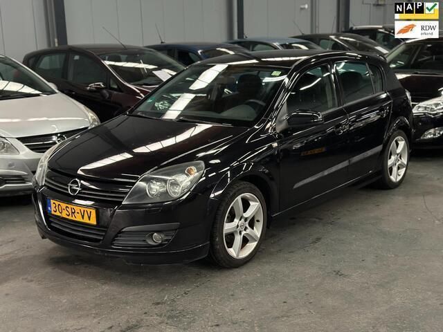 Zwart Gebruikt 2006 Opel Astra Sport Hatchback | € 2.249 (Eerlijke prijs) - Afbeelding 1/4