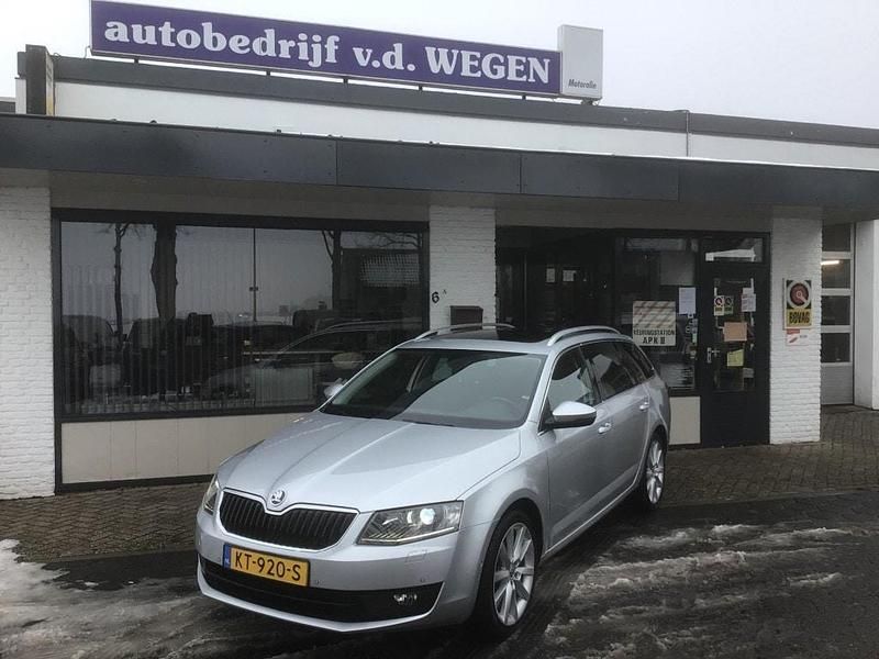 Grijs Occasion 2017 Skoda Octavia Business Line Stationwagen | € 12.950 (Eerlijke prijs) - Afbeelding 1/4