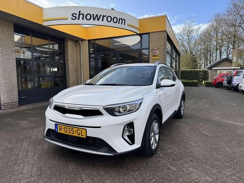 Wit Occasion 2022 Kia Stonic SUV | € 16.495 (Goede deal) - Afbeelding 1/4