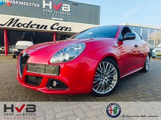 Rood, metallic lak Gebruikt 2014 Alfa Romeo Giulietta Competizione Hatchback | € 16.995 (Eerlijke prijs) - Afbeelding 1/4