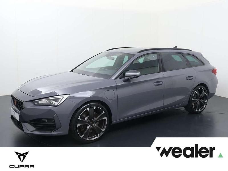 Grijs Gebruikt 2022 Cupra Leon VZ Hatchback | € 30.940 (Duur) - Afbeelding 1/4