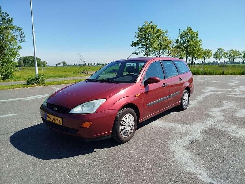 Rood Gebruikt 1999 Ford Focus Ambiente Stationwagen | € 800 (Eerlijke prijs) - Afbeelding 1/4