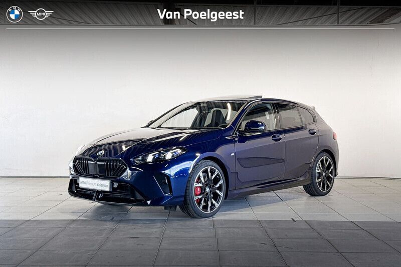 Blauw Gebruikt 2025 BMW 120 M Sport Hatchback | € 48.950 (Eerlijke prijs) - Afbeelding 1/4