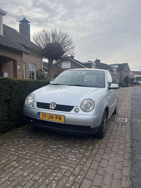 Grijs Occasion 2002 VW Lupo Trendline Hatchback | € 1.500 (Eerlijke prijs) - Afbeelding 1/4