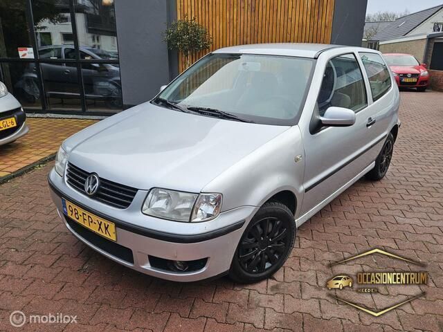 Grijs Gebruikt 2000 VW Polo Hatchback | € 999 (Eerlijke prijs) - Afbeelding 1/4