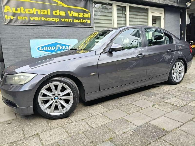 Grijs Gebruikt 2005 BMW 320 Executive Sedan | € 5.250 (Goede deal) - Afbeelding 1/4