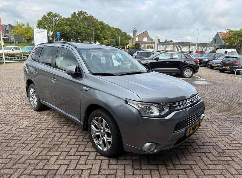 Grijs Gebruikt 2014 Mitsubishi Outlander P-HEV Instyle SUV | € 9.450 (Super prijs) - Afbeelding 1/4