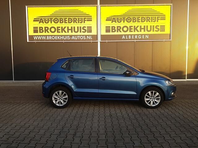 Occasion VW Polo Trendline 75 PK (55 kW) 2015 Blauw (metallic) Hatchback