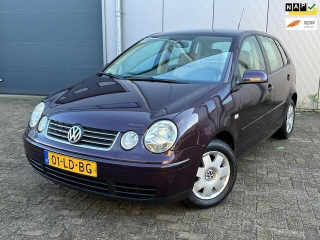 Rood Gebruikt 2002 VW Polo Highline Hatchback | € 1.499 (Duur) - Afbeelding 1/4
