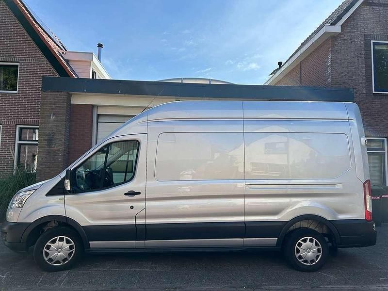 Zilver Gebruikt 2017 Ford Transit Trend Sedan | € 18.000 - Afbeelding 1/4