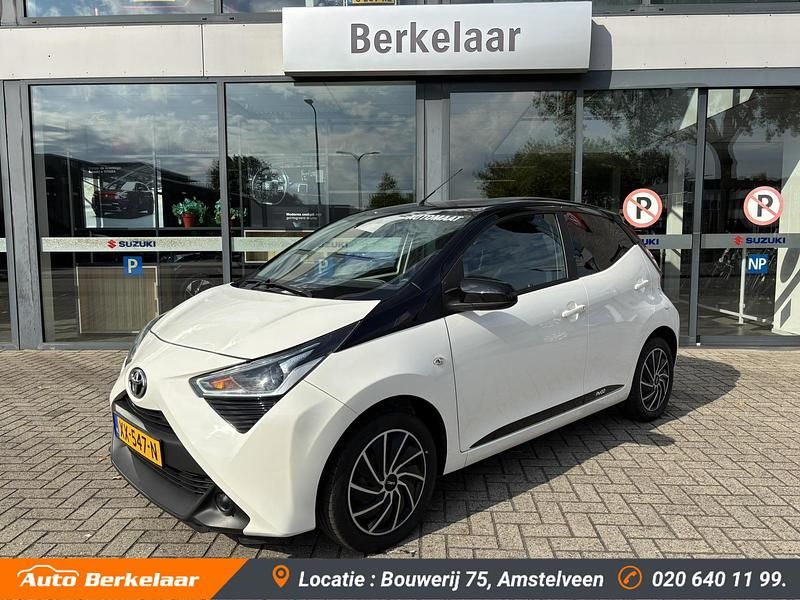 Wit Gebruikt 2019 Toyota Aygo X-play Hatchback | € 15.490 (Duur) - Afbeelding 1/4