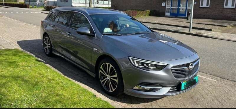 Grijs Gebruikt 2018 Opel Insignia Stationwagen | € 22.750 (Eerlijke prijs) - Afbeelding 1/1
