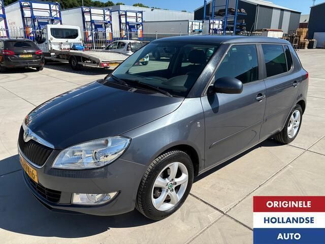 Grijs Gebruikt 2011 Skoda Fabia Tour Hatchback | € 6.495 (Duur) - Afbeelding 1/4