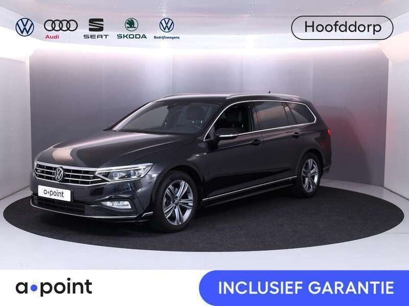Zwart Gebruikt 2023 VW Passat Business Stationwagen | € 31.949 (Goede deal) - Afbeelding 1/3