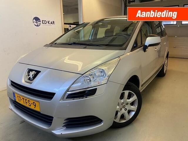 Grijs, metallic lak Gebruikt 2010 Peugeot 5008 MPV | € 4.595 (Eerlijke prijs) - Afbeelding 1/4