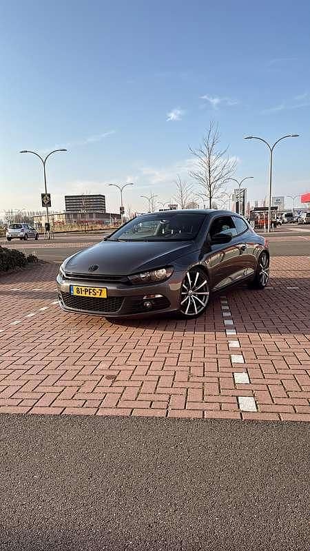 Grijs Gebruikt 2011 VW Scirocco Highline Coupé | € 10.000 (Iets duurder) - Afbeelding 1/4