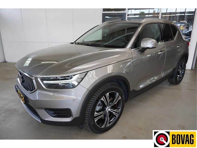 Grijs Gebruikt 2021 Volvo XC40 Inscription SUV | € 33.500 (Eerlijke prijs) - Afbeelding 1/4