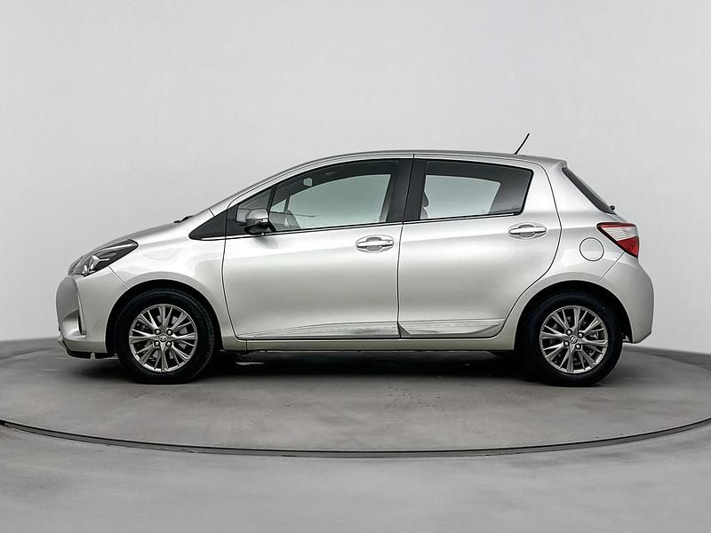 Occasion Toyota Yaris Hybrid Active 99 PK (72 kW) 2019 Zilver Hatchback
