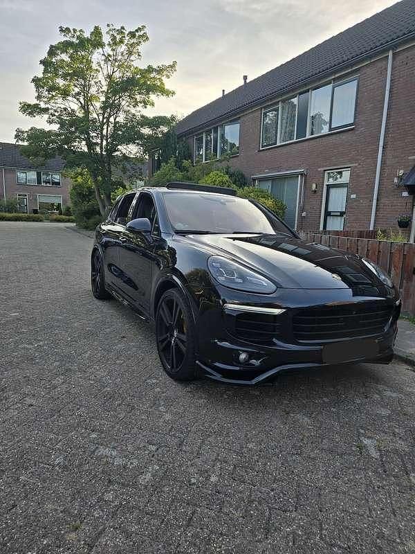 Zwart Gebruikt 2016 Porsche Cayenne SUV | € 29.999 - Afbeelding 1/4