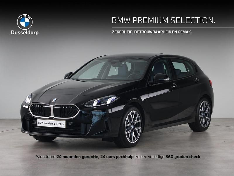 Zwart Gebruikt 2024 BMW 120 Hatchback | € 31.950 (Eerlijke prijs) - Afbeelding 1/4