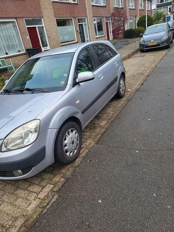 Occasion Kia Rio 97 PK (71 kW) 2007 Grijs MPV