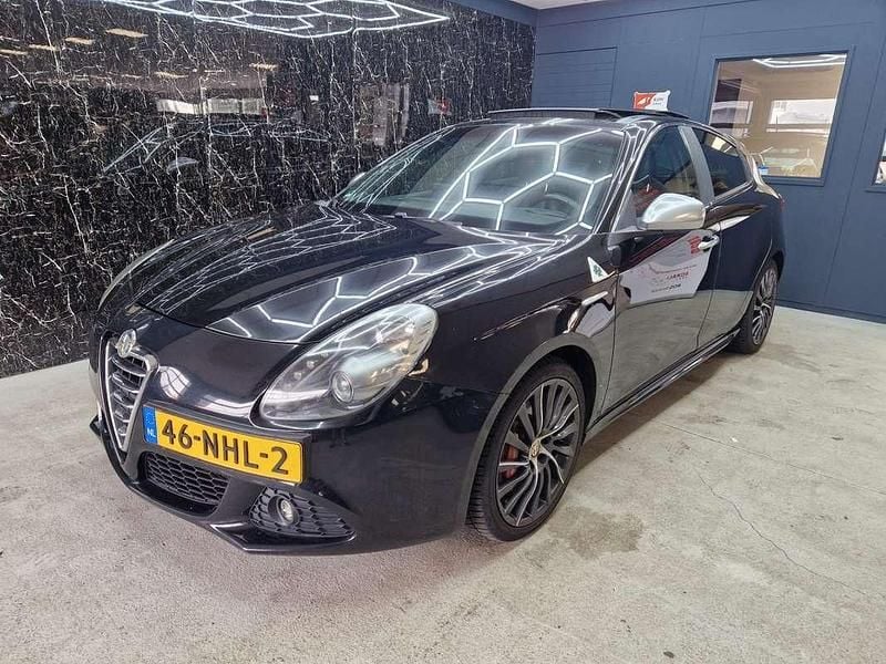 Zwart Gebruikt 2010 Alfa Romeo Giulietta Quadrifoglio Verde Hatchback | € 6.450 (Goede deal) - Afbeelding 1/4