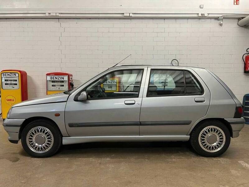 Zilver Gebruikt 1995 Renault Clio R.S. Sedan | € 6.900 - Afbeelding 1/4