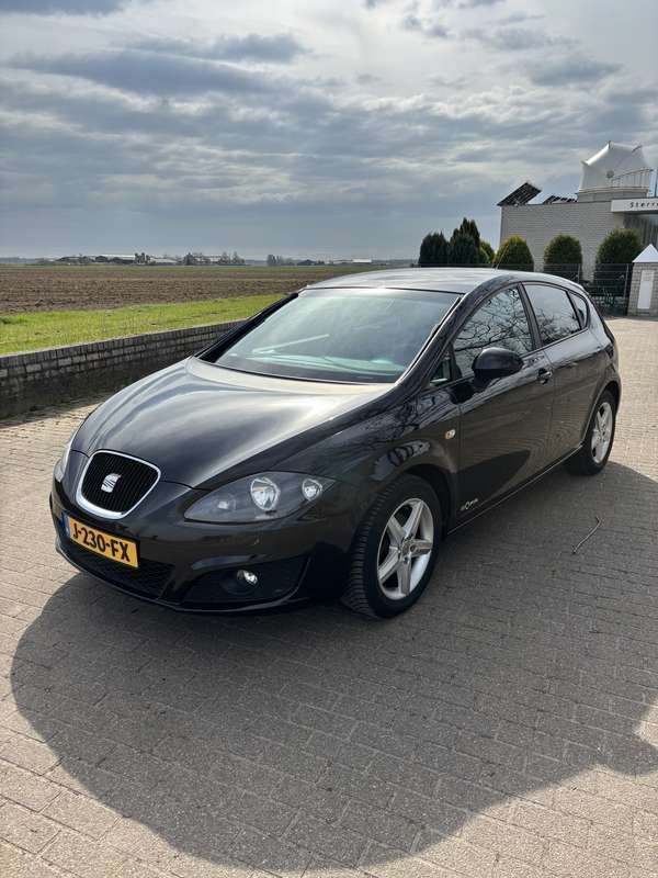 Zwart Gebruikt 2011 Seat Leon Copa Hatchback | € 6.250 (Eerlijke prijs) - Afbeelding 1/4