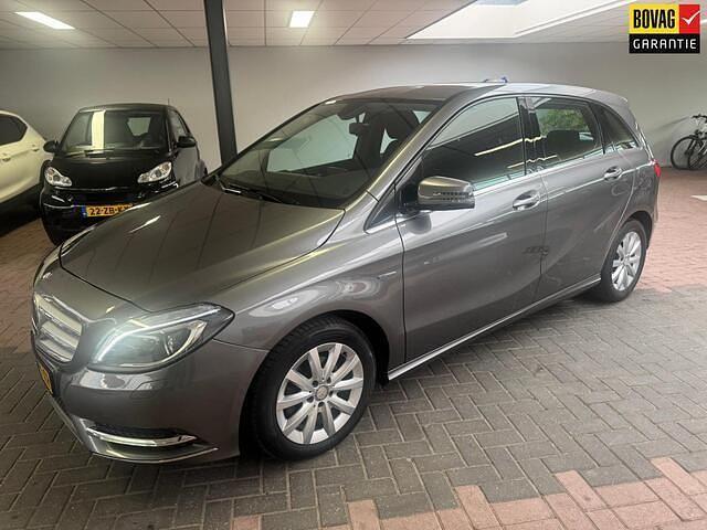 Grijs Gebruikt 2012 Mercedes B180 Ambition MPV | € 11.950 (Eerlijke prijs) - Afbeelding 1/4