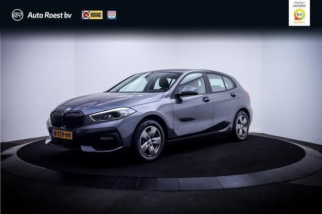 Grijs Gebruikt 2020 BMW 118 Executive Hatchback | € 19.950 (Eerlijke prijs) - Afbeelding 1/4