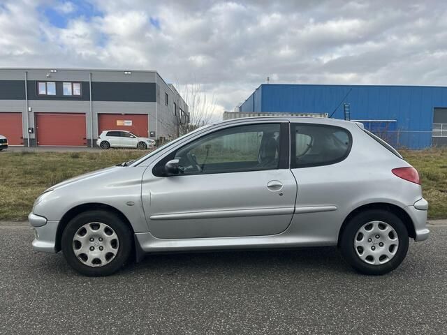Occasion Peugeot 206 75 PK (55 kW) 2005 Grijs Hatchback